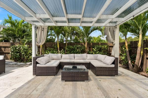 Country Club Homes, 1243 Garfield St, Hollywood, Florida 33019, image 1