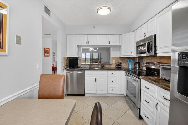 Huntington Lakes 2, 6866 Huntington Ln #607, Delray Beach, Florida 33446, image 3