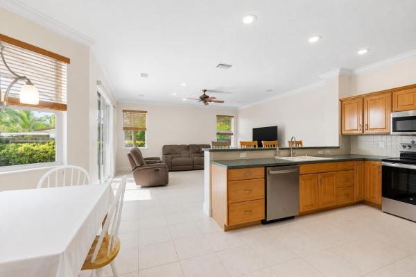 Deerfield Beach Gardens, 517 SE 7th Ave, Deerfield Beach, Florida 33441, image 2