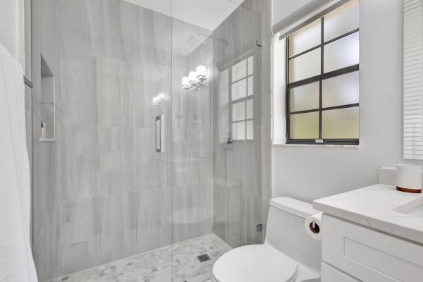 Prestwick Chase, 355 Prestwick Cir #4, Palm Beach Gardens, Florida 33418, image 2