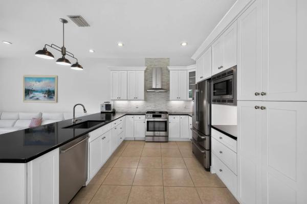 Isle Verde, 143 Isle Verde Way, Palm Beach Gardens, Florida 33418, image 2