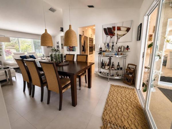 Crestwood, 111 Camelot Ct, Royal Palm Beach, Florida 33411, image 2