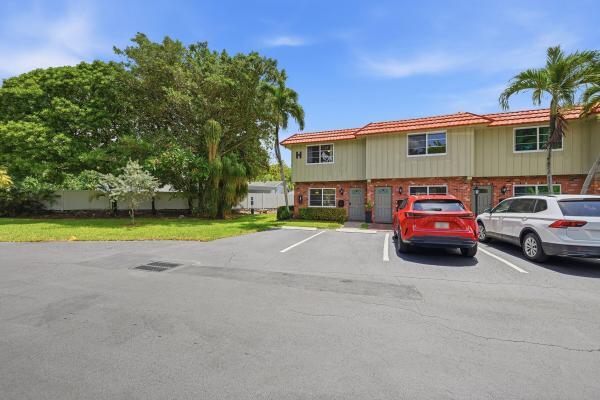 Manor Grove Village, 47 NE 20th Ct #1H, Wilton Manors, Florida 33305, image 2