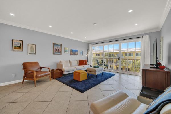 Pine Crest Village At Victoria Park, 1501 E Broward Blvd #810, Fort Lauderdale, Florida 33301, image 2