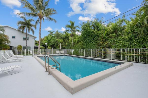 Townhomes Of Lighthouse Point, 2116 NE 44th St, Lighthouse Point, Florida 33064, image 1
