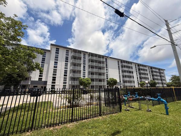 Woodside, 16950 W Dixie Hwy #A226, North Miami Beach, Florida 33160, image 2