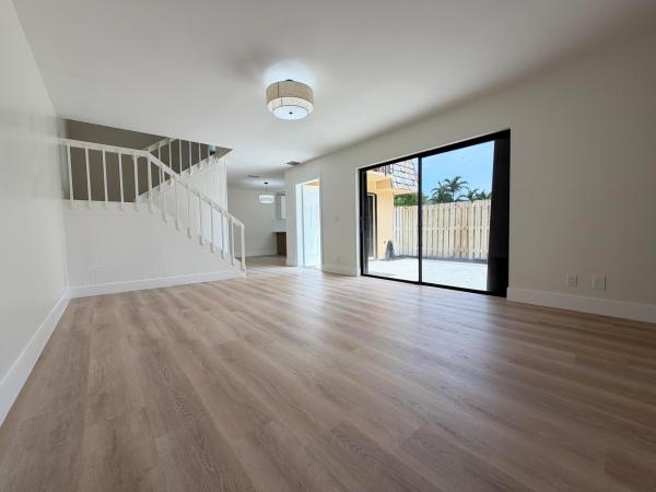 Lakewood Of Palm Springs, 169 Lake Arbor Dr, Palm Springs, Florida 33461, image 3