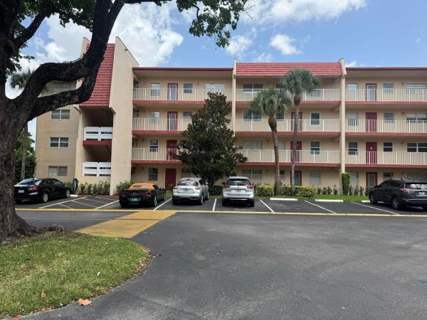 Oriole Golf & Tennis Club 2, 1035 Country Club Dr #303, Margate, Florida 33063, image 2