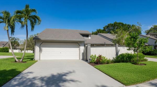 Bedford Mews At Wellington, 13368 Bedford Mews Ct, Wellington, Florida 33414, image 2