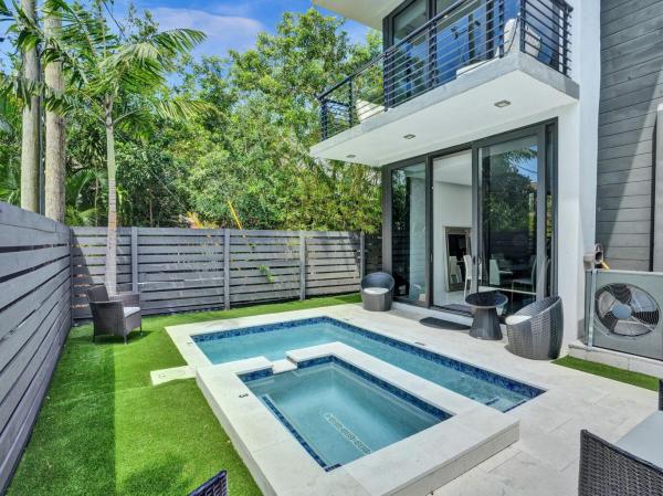 Livermore Estates, 2514 NE 21st St #A, Fort Lauderdale, Florida 33305, image 2