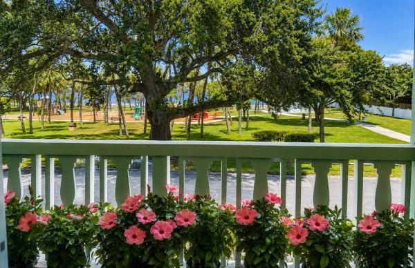 421 S Lakeside Dr #7, Lake Worth, Florida 33460, image 1