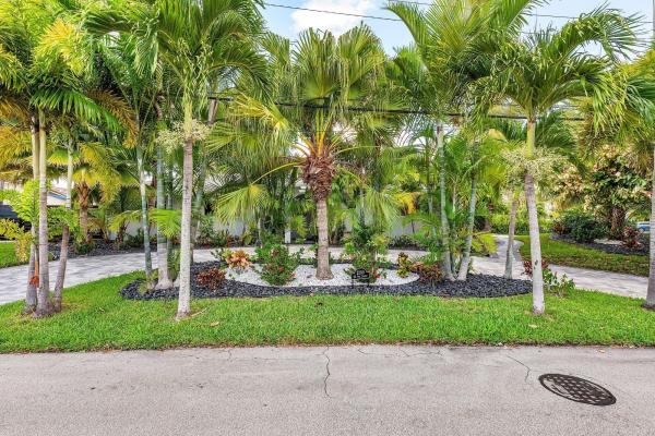 Pompano Isles, 2200 SE 9th St, Pompano Beach, Florida 33062, image 2