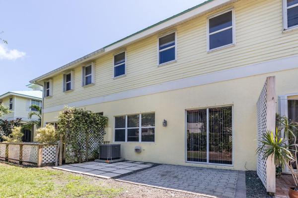 Barefoot Cove Townhomes, 117 Barefoot Cv, Hypoluxo, Florida 33462, image 3