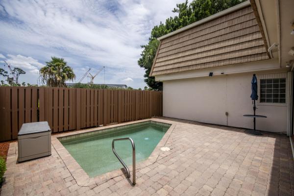 Winchester Courts, 4338 Hazel Ave #A, Palm Beach Gardens, Florida 33410, image 2