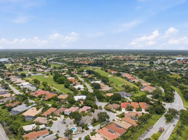 Preston Courts, 207 Woodsmuir Ct, Palm Beach Gardens, Florida 33418, image 2