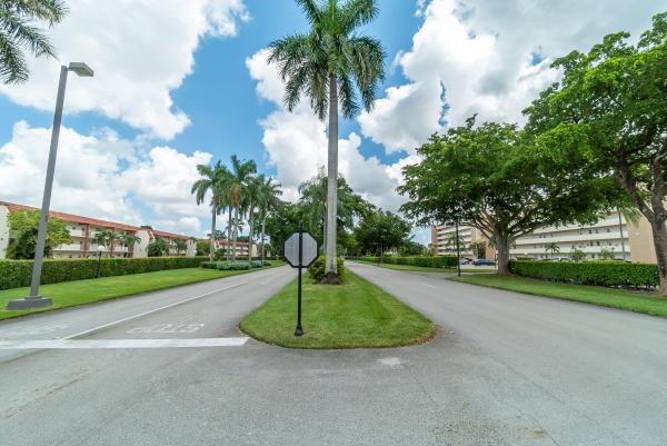 Hollybrook Golf & Tennis Club, 9823 S Hollybrook Lake Dr #206, Pembroke Pines, Florida 33025, image 1