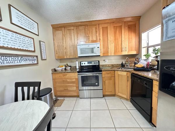 Baywood Village 3, 4509 Carambola Cir S #27298, Coconut Creek, Florida 33066, image 3