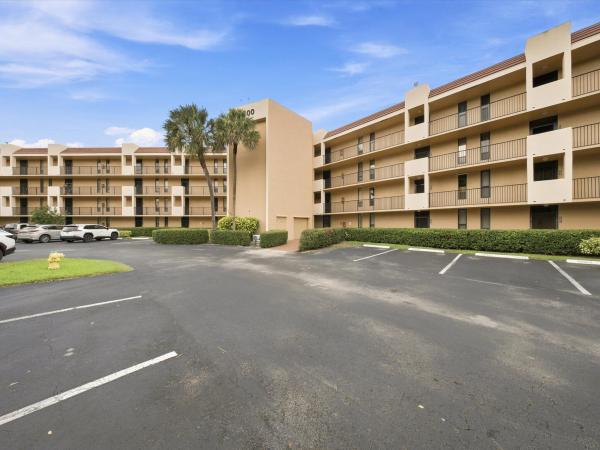 6539 Coral Lake Dr #403, Coconut Creek, Florida 33063, image 2