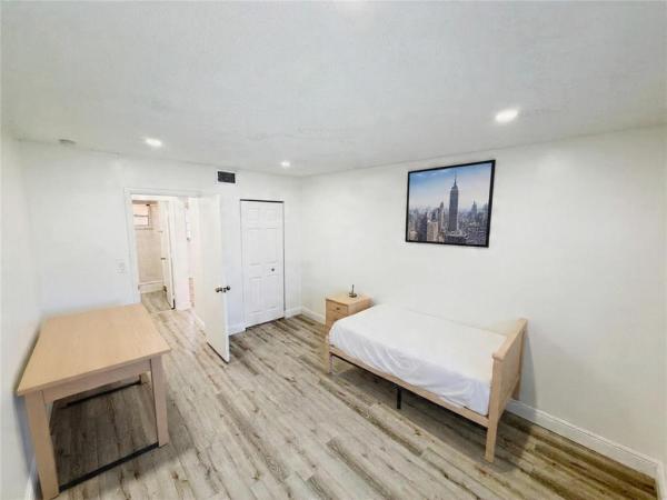 2710 Riverside Dr #201-A, Coral Springs, Florida 33065, image 2