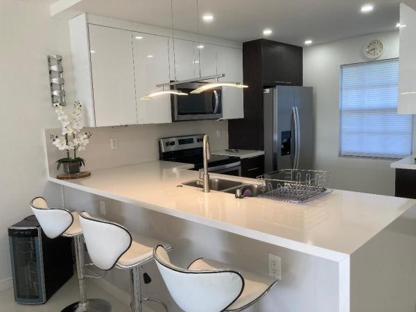 Oaks Lane At Palm-Aire, 565 Oaks Ln #305, Pompano Beach, Florida 33069, image 2