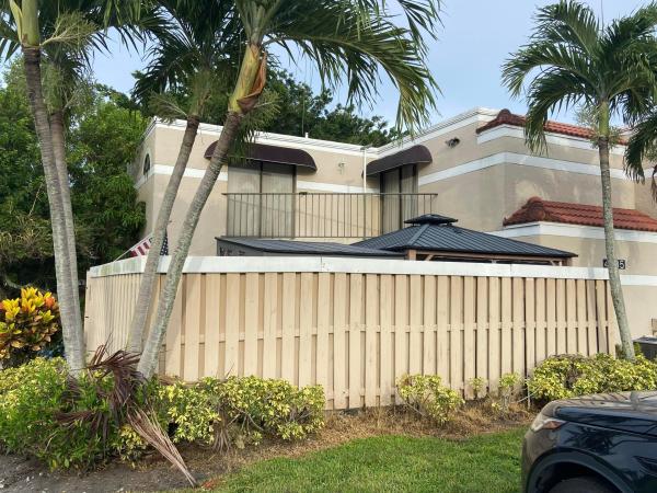 Chateau Wood, 4005 Village Dr #A, Delray Beach, Florida 33445, image 2