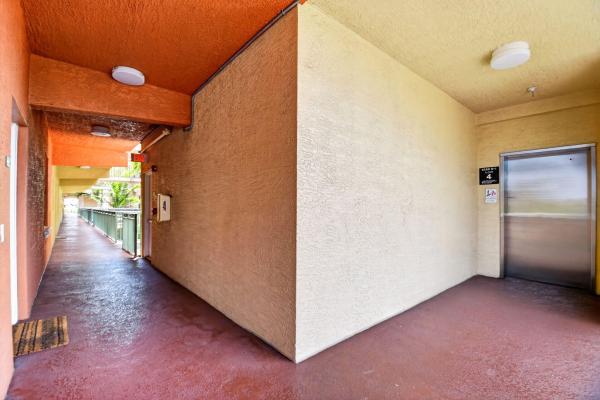 Park Place, 1620 Presidential Way #402, West Palm Beach, Florida 33401, image 2