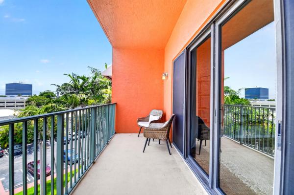 Park Place, 1620 Presidential Way #402, West Palm Beach, Florida 33401, image 2