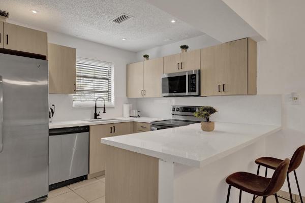 1115 NE 1st Ct NE #B, Hallandale Beach, Florida 33009, image 2