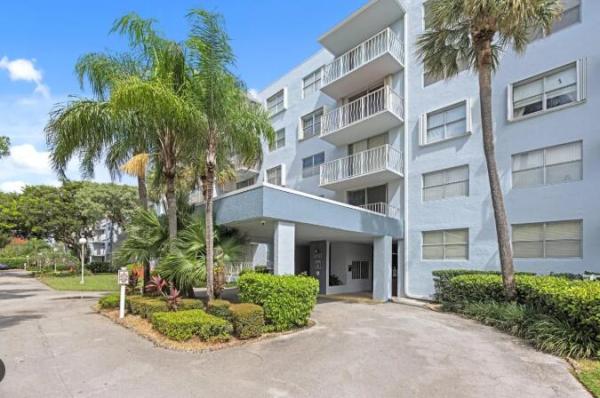 Breakwaters Of The Palm Beaches, 480 Executive Center Dr #2F, West Palm Beach, Florida 33401, image 3