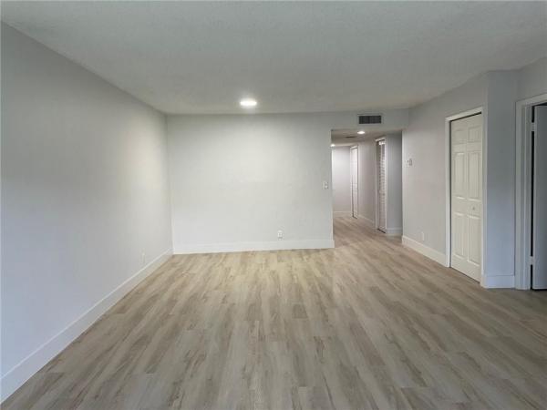 Racquet Club At Bonaventure, 235 Lakeview Dr #102, Weston, Florida 33326, image 2