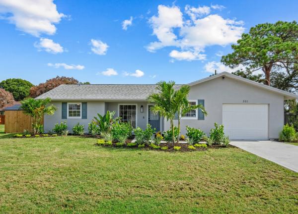 581 SE Crescent Ave, Port St. Lucie, Florida 34984, image 3
