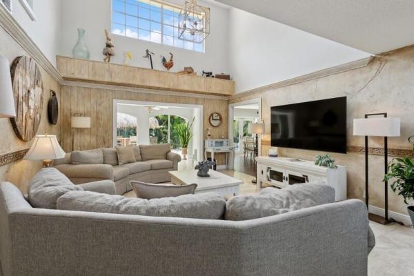 Sugar Pond Manor, 14324 Paddock Dr, Wellington, Florida 33414, image 3