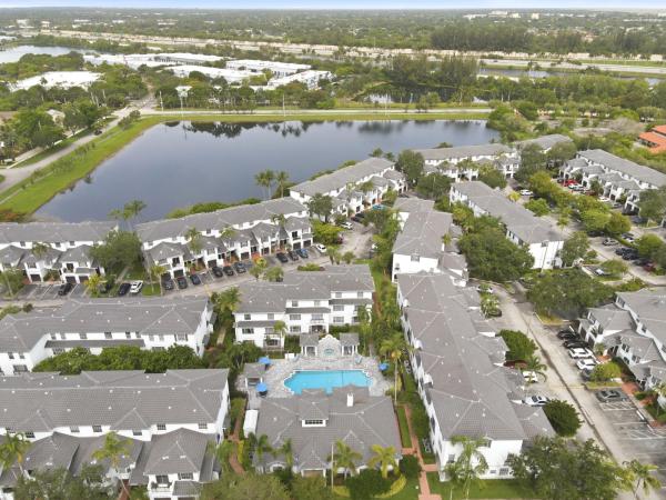 Villas De Tuscany, 785 SW 148th Ave #1402, Sunrise, Florida 33325, image 2