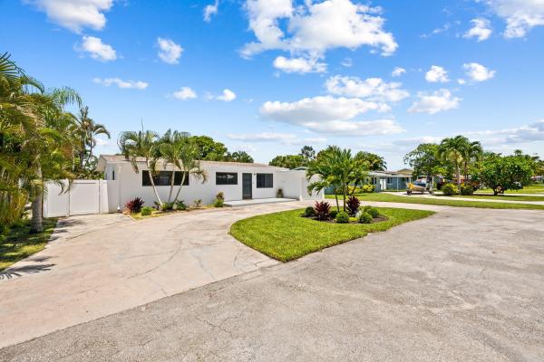 Beachway Manor, 413 NE 25th Ave, Pompano Beach, Florida 33062, image 1