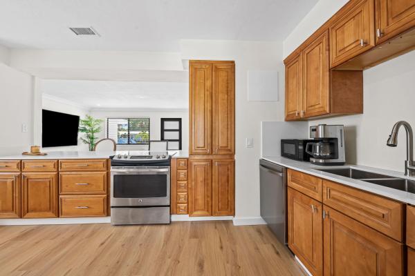 Beachway Manor, 413 NE 25th Ave, Pompano Beach, Florida 33062, image 2