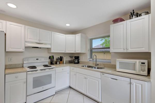 Greenview Shores 2 Of Wellington, 13792 Yarmouth Dr, Wellington, Florida 33414, image 2
