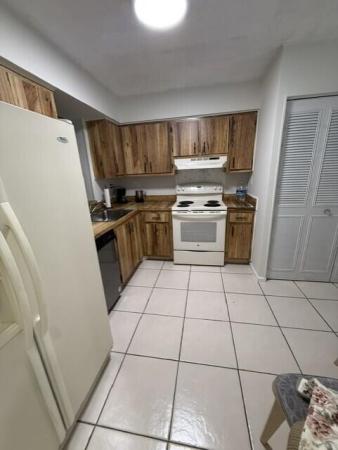 Palm Lakes, 7210 Lake Circle Dr #401, Margate, Florida 33063, image 2