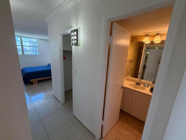 Oceanview A, 19390 Collins Ave #1405, Sunny Isles Beach, Florida 33160, image 3