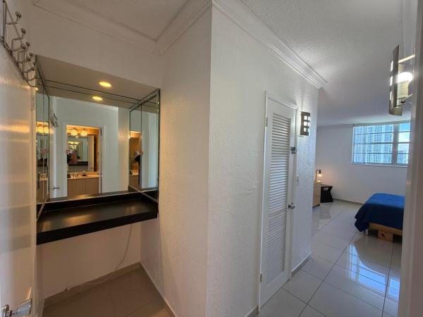 Oceanview A, 19390 Collins Ave #1405, Sunny Isles Beach, Florida 33160, image 1