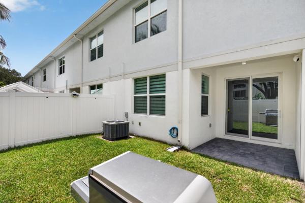 Sandpiper Pointe, 1844 Sandpiper Pointe Pl, Deerfield Beach, Florida 33442, image 2