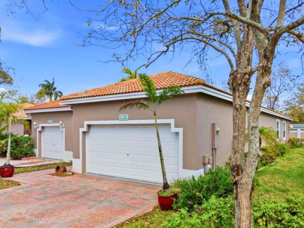 Regency Homes At Fairway Isles, 2920 E Aragon Blvd #3, Sunrise, Florida 33313, image 2