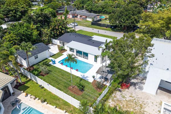 Sunset Manors, 2708 NE 1st Ave, Wilton Manors, Florida 33334, image 3