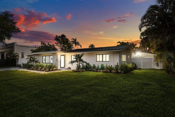 Sunset Manors, 2708 NE 1st Ave, Wilton Manors, Florida 33334, image 1