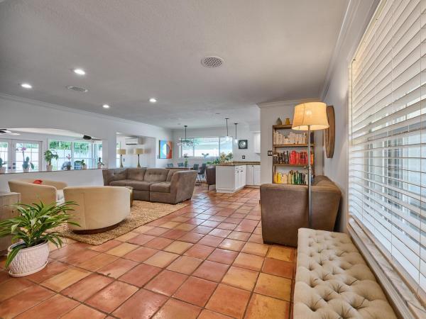 Royal Oaks Hills, 683 SW 2nd St, Boca Raton, Florida 33486, image 3