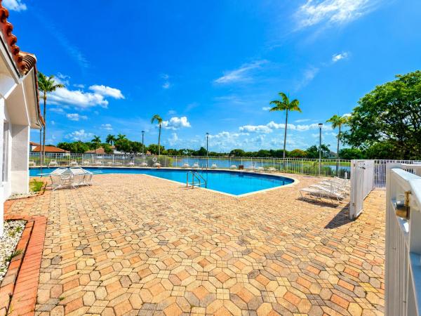 Malibu Bay, 754 NW 208th Dr, Pembroke Pines, Florida 33029, image 2