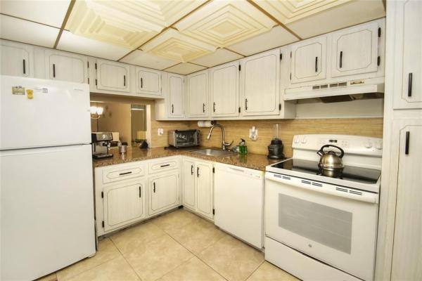 Sands Point, 8401 Lagos De Campo Blvd #306V, Tamarac, Florida 33321, image 2