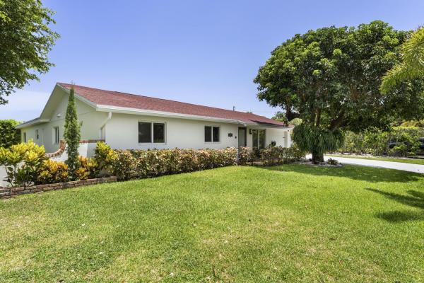 Lake Clarke Waterway Estates, 8416 Pine Tree Ln, Lake Clarke Shores, Florida 33406, image 3