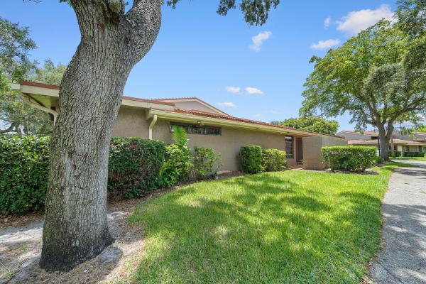 The Townhouses Of Emerald Hills, 1107 Saint Andrews Rd #1, Hollywood, Florida 33021, image 2