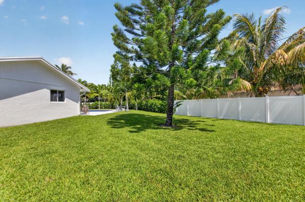 Seacrest Estates, 135 SE 28th Ct, Boynton Beach, Florida 33435, image 2