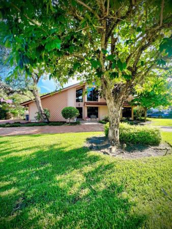 Pine Tree Golf Club, 4169 Saint Andrews Dr, Boynton Beach, Florida 33436, image 1